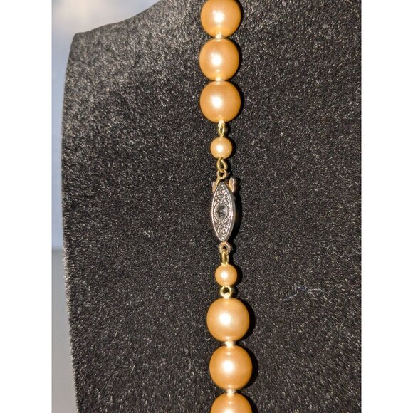 Elegant Faux Pearl Necklace - Picture 5 of 10